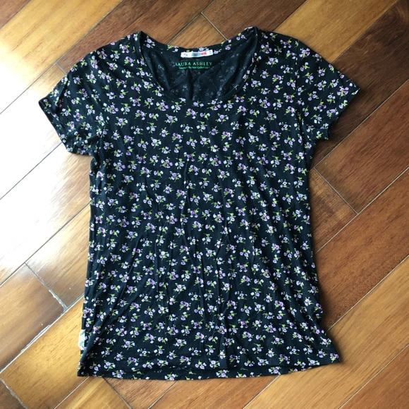 Uniqlo x Laura Ashley Limited Archive Collection T-Shirt - Picture 1 of 12